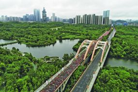 觀山湖公園彩虹橋。