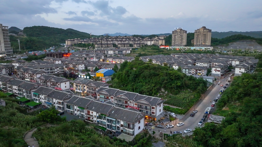 _“候鳥”遷徙地之一石牛旅游小鎮。汪沙攝